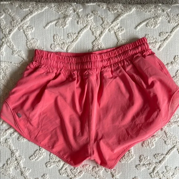 Lululemon Hotty Hot Shorts 2.5” - Picture 2 of 3